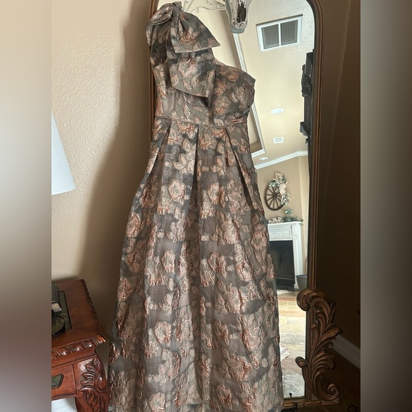 Donna Karan Metallic Floral One-Shoulder Gown - Picture 7 of 9